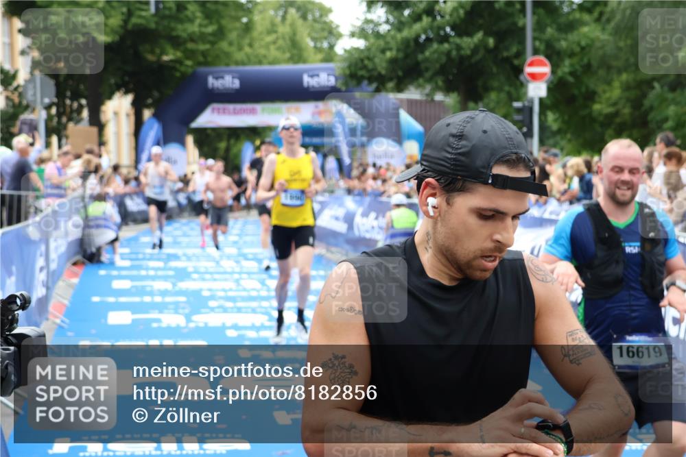 29.06.2025 - hella hamburg halbmarathon Zöllner http://msf.ph/oto/8182856 29.06.2025 10:32:45 Ziel 1990, 7965, 8062, 12987, 13961, 14028, 15054, 16619, 17117, 17151 meine-sportfotos.de