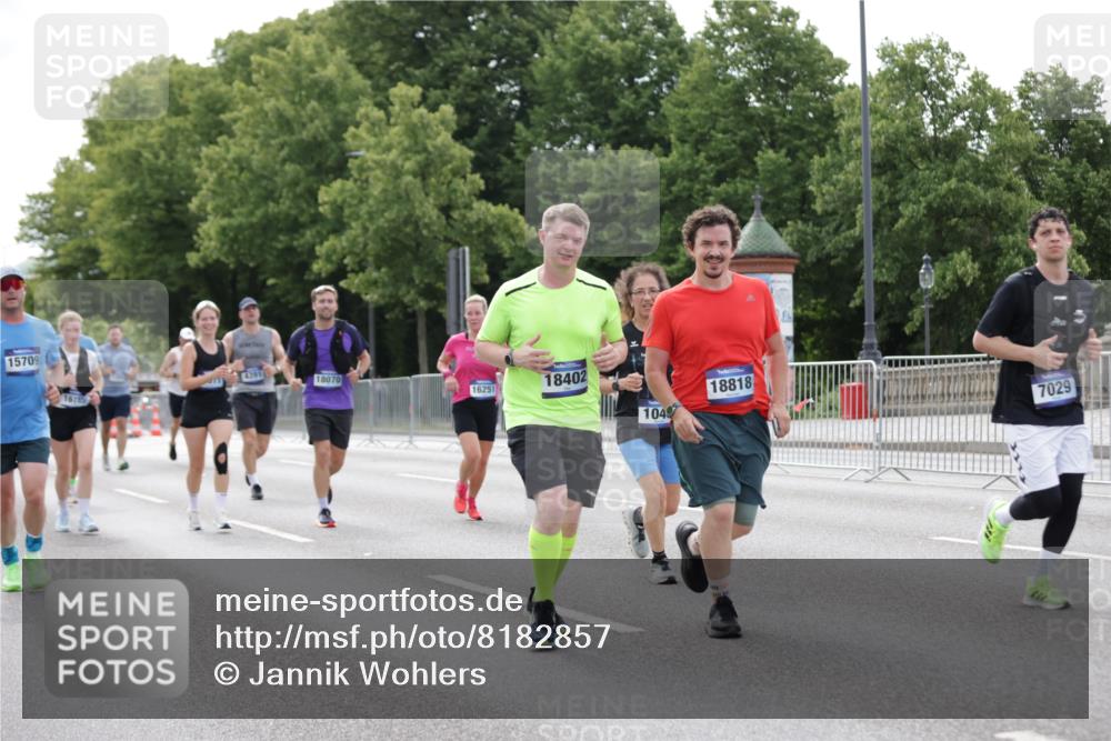 29.06.2025 - hella hamburg halbmarathon Jannik Wohlers http://msf.ph/oto/8182857 29.06.2025 10:23:07 Lombardsbrücke 1048, 1304, 1362, 4391, 4728, 5160, 5406, 6747, 7029, 7820, 9715, 11300, 11798, 11879, 12874, 14265, 14510, 14512, 14821, 15709, 16185, 16251, 16331, 17199, 18070, 18071, 18089, 18332, 18402, 18818, 18865 meine-sportfotos.de