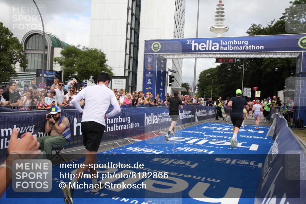 29.06.2025 - hella hamburg halbmarathon Michael Strokosch http://msf.ph/oto/8182866 29.06.2025 10:41:34 Ziel 2579, 2797, 3204, 4893, 5987, 7774, 7796, 8358, 10894, 12588, 13457, 14275, 14555, 17159, 17882, 18412, 18442, 18491, 18573 meine-sportfotos.de