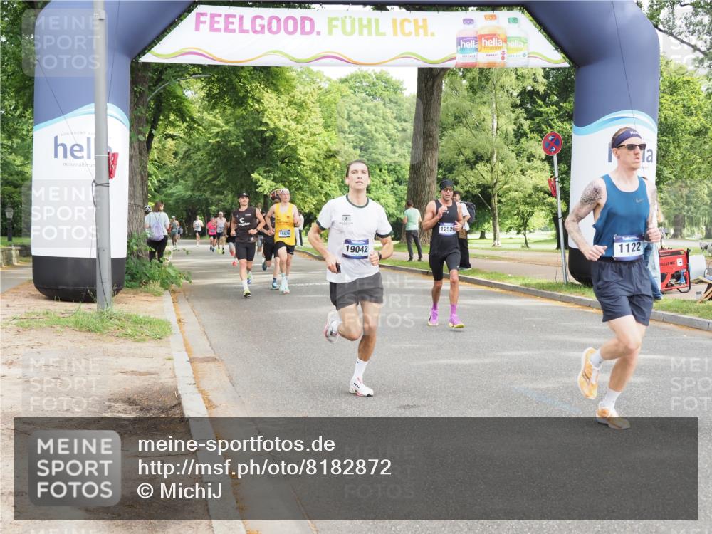 29.06.2025 - hella hamburg halbmarathon MichiJ http://msf.ph/oto/8182872 29.06.2025 10:17:42 Zwischen KM18-KM19 1122, 2604, 10655, 15583 meine-sportfotos.de