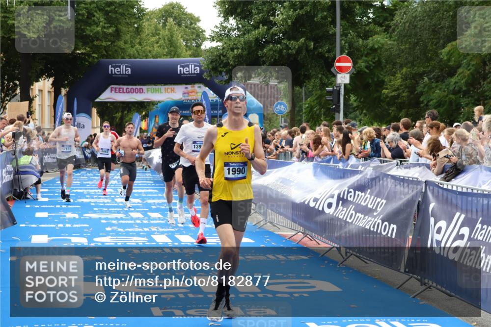 29.06.2025 - hella hamburg halbmarathon Zöllner http://msf.ph/oto/8182877 29.06.2025 10:32:46 Ziel 1990, 7965, 8062, 12987, 13961, 14028, 15054, 16619, 17117, 17151 meine-sportfotos.de