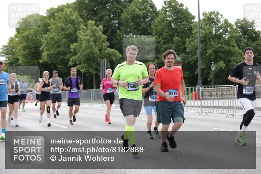 29.06.2025 - hella hamburg halbmarathon Jannik Wohlers http://msf.ph/oto/8182888 29.06.2025 10:23:07 Lombardsbrücke 1048, 1304, 1362, 4391, 4728, 5160, 5406, 6747, 7029, 7820, 9715, 11300, 11798, 11879, 12874, 14265, 14510, 14512, 14821, 15709, 16185, 16251, 16331, 17199, 18070, 18071, 18089, 18332, 18402, 18818, 18865 meine-sportfotos.de
