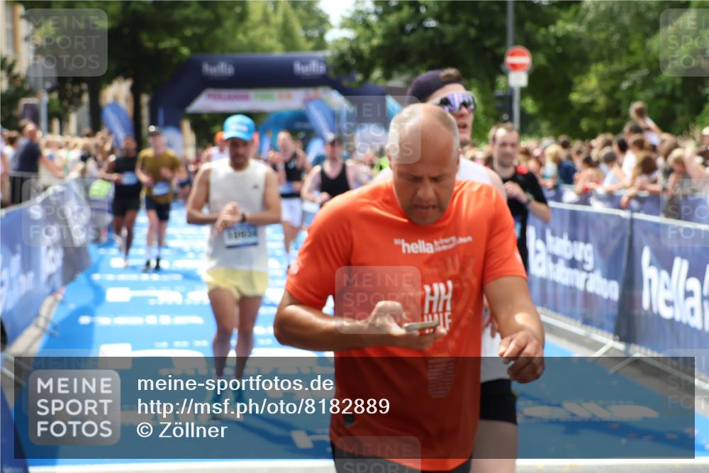 29.06.2025 - hella hamburg halbmarathon Zöllner http://msf.ph/oto/8182889 29.06.2025 10:41:00 Ziel 1677, 6550, 9547, 9755, 10934, 11062, 11922, 12088, 12385, 13029, 13158, 14661, 15689, 16347, 17032, 17720, 18173 meine-sportfotos.de