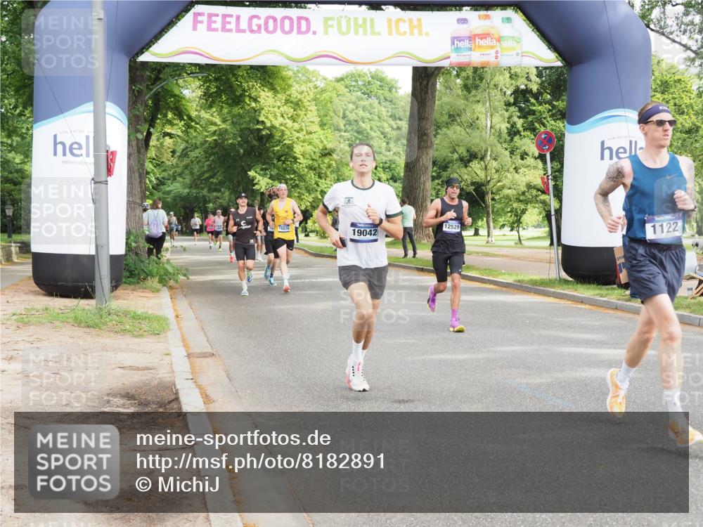 29.06.2025 - hella hamburg halbmarathon MichiJ http://msf.ph/oto/8182891 29.06.2025 10:17:43 Zwischen KM18-KM19 1122, 2604, 15583, 17354, 19042 meine-sportfotos.de