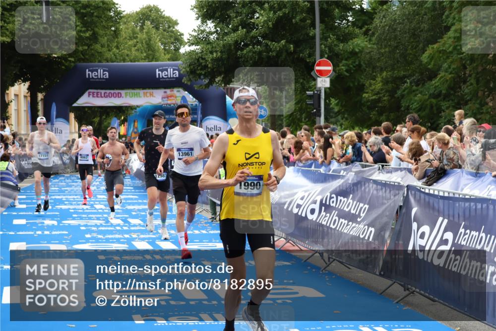 29.06.2025 - hella hamburg halbmarathon Zöllner http://msf.ph/oto/8182895 29.06.2025 10:32:47 Ziel 1990, 7965, 8062, 12987, 13961, 14028, 15054, 17117, 17151 meine-sportfotos.de