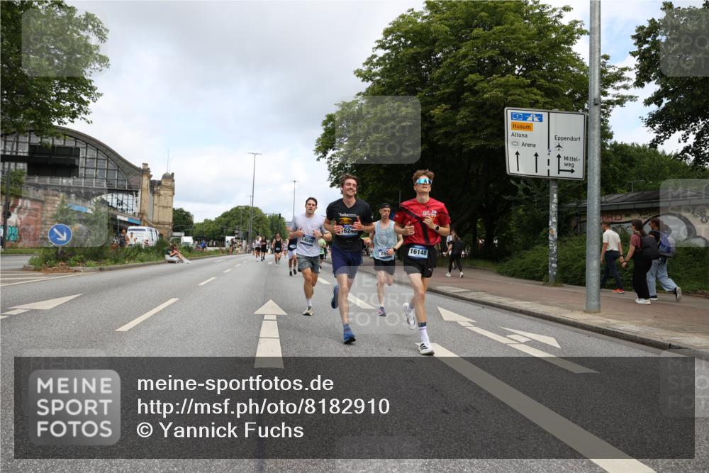 29.06.2025 - hella hamburg halbmarathon Yannick Fuchs http://msf.ph/oto/8182910 29.06.2025 10:28:55 20KM 1080, 1743, 2228, 2879, 3005, 5550, 6305, 7534, 7901, 9345, 9376, 9519, 10865, 11019, 13066, 13493, 13494, 13771, 14448, 14549, 15500, 15902, 16148, 16243, 16417, 17489, 17751, 17877, 18026, 18099, 18906 meine-sportfotos.de
