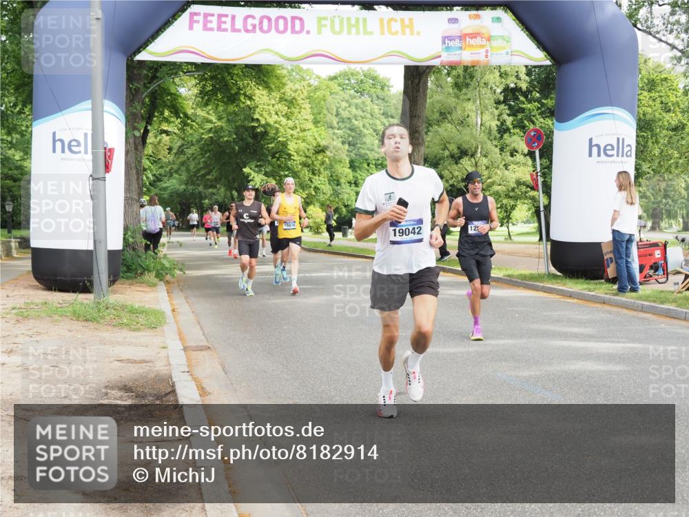 29.06.2025 - hella hamburg halbmarathon MichiJ http://msf.ph/oto/8182914 29.06.2025 10:17:43 Zwischen KM18-KM19 1122, 2604, 15583, 17354, 19042 meine-sportfotos.de