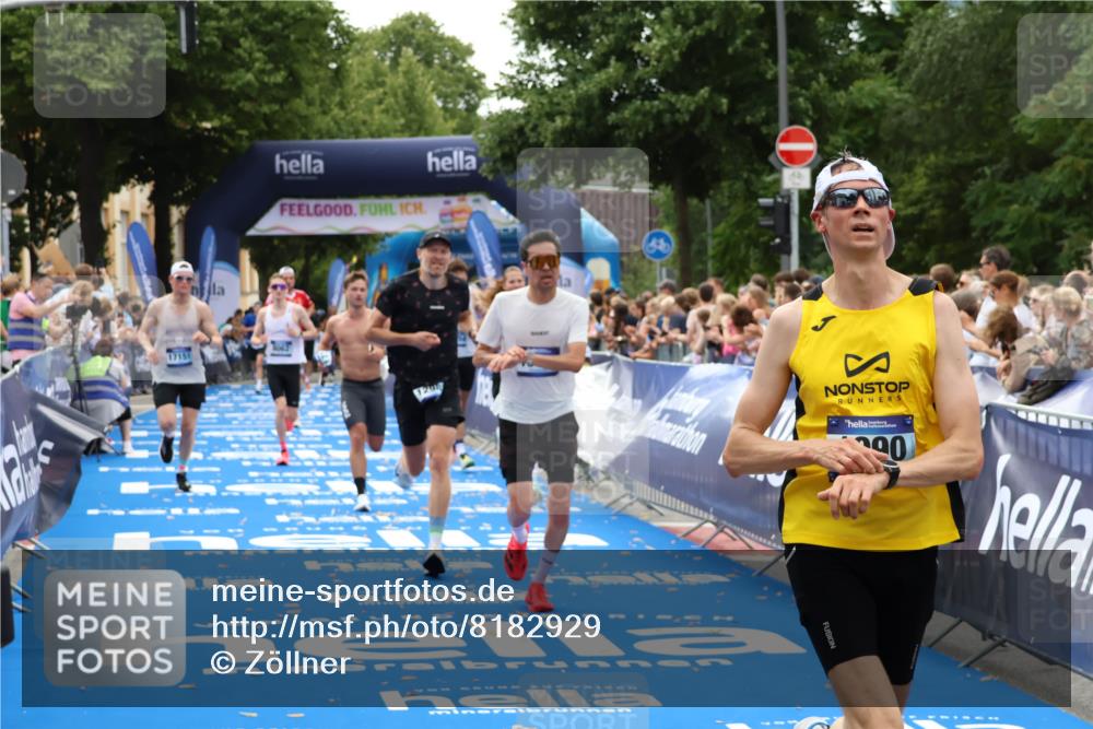 29.06.2025 - hella hamburg halbmarathon Zöllner http://msf.ph/oto/8182929 29.06.2025 10:32:47 Ziel 1990, 7965, 8062, 12987, 13961, 14028, 15054, 17117, 17151 meine-sportfotos.de