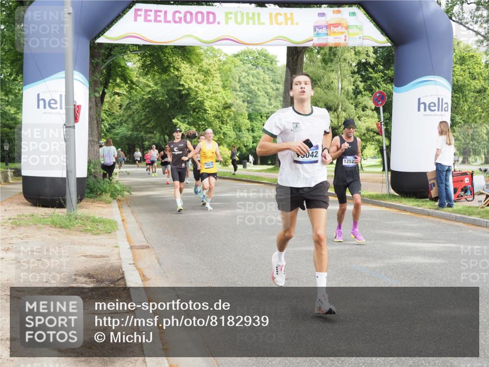 29.06.2025 - hella hamburg halbmarathon MichiJ http://msf.ph/oto/8182939 29.06.2025 10:17:43 Zwischen KM18-KM19 1122, 2604, 15583, 17354, 19042 meine-sportfotos.de
