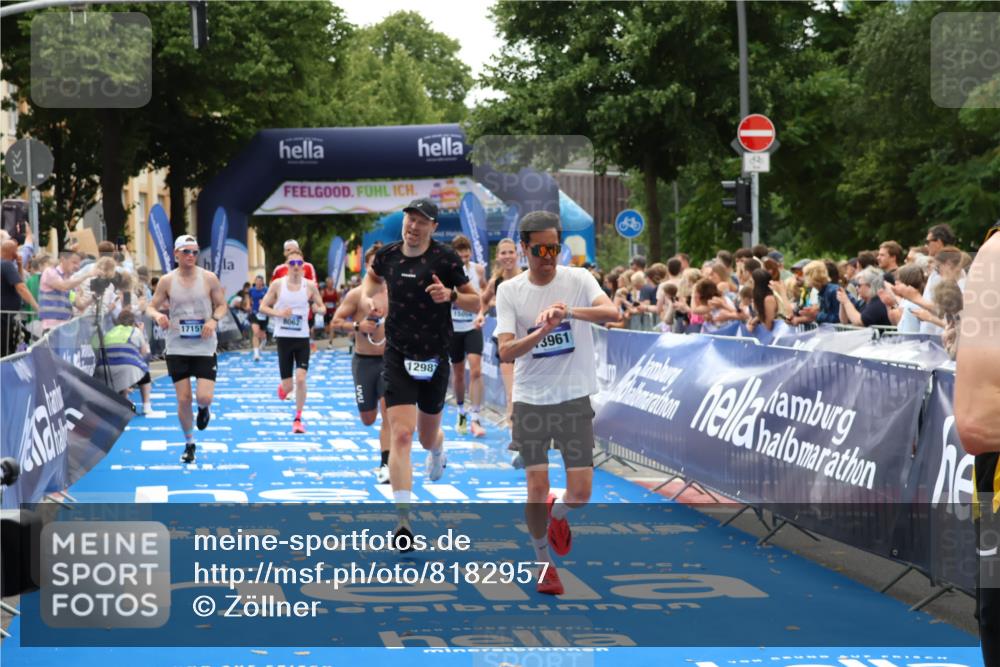 29.06.2025 - hella hamburg halbmarathon Zöllner http://msf.ph/oto/8182957 29.06.2025 10:32:48 Ziel 7965, 8062, 12987, 13686, 13961, 14028, 15054, 17117, 17151 meine-sportfotos.de