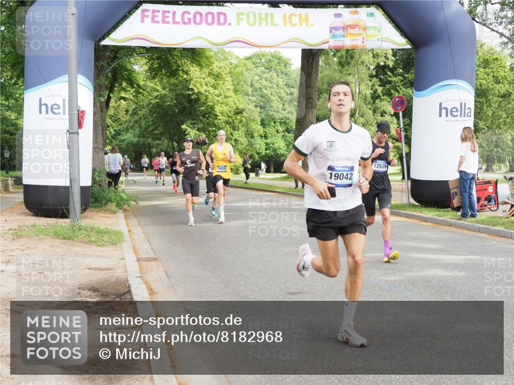 29.06.2025 - hella hamburg halbmarathon MichiJ http://msf.ph/oto/8182968 29.06.2025 10:17:43 Zwischen KM18-KM19 1122, 2604, 15583, 17354, 19042 meine-sportfotos.de