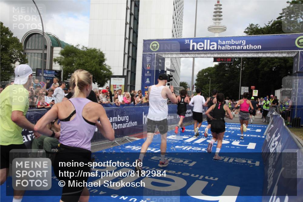 29.06.2025 - hella hamburg halbmarathon Michael Strokosch http://msf.ph/oto/8182984 29.06.2025 10:41:37 Ziel 2579, 4893, 5987, 8358, 9885, 10894, 12588, 13457, 13714, 14275, 16084, 17159, 17882, 18442, 18491 meine-sportfotos.de