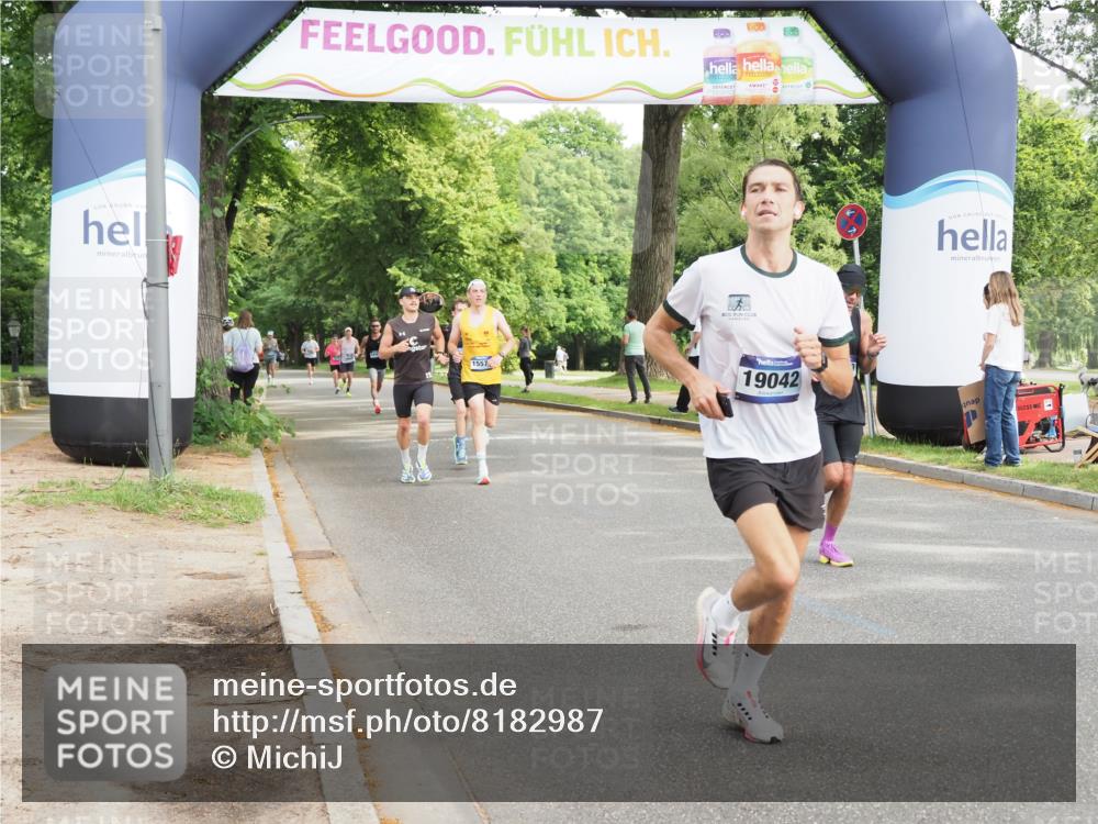 29.06.2025 - hella hamburg halbmarathon MichiJ http://msf.ph/oto/8182987 29.06.2025 10:17:43 Zwischen KM18-KM19 1122, 2604, 15583, 17354, 19042 meine-sportfotos.de