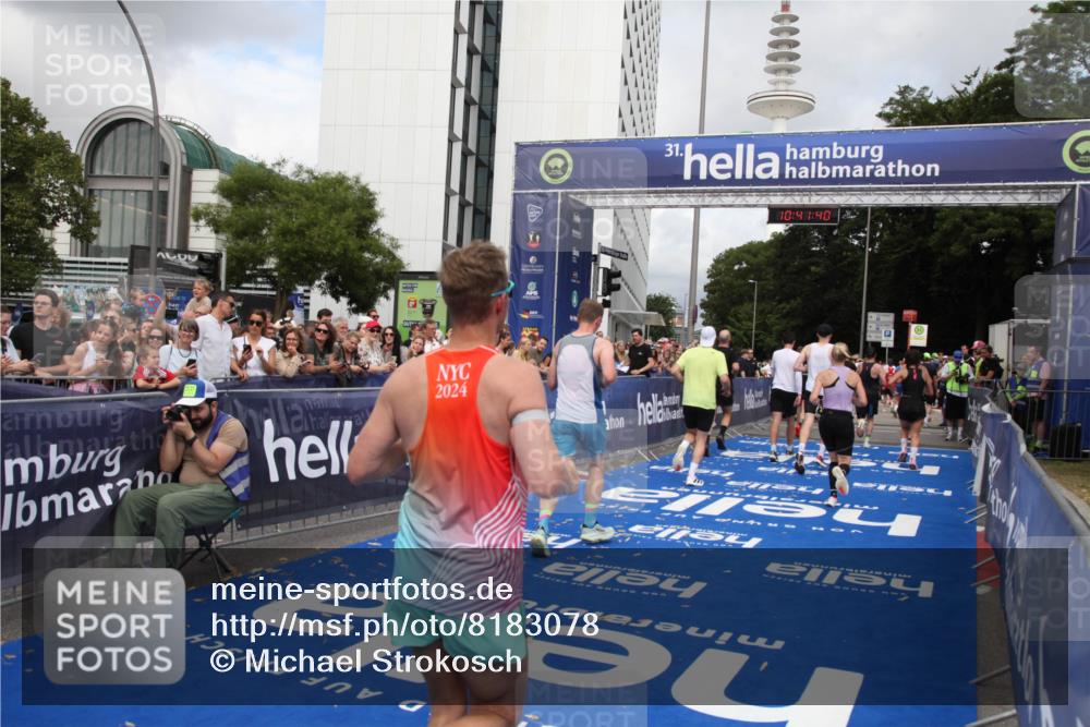29.06.2025 - hella hamburg halbmarathon Michael Strokosch http://msf.ph/oto/8183078 29.06.2025 10:41:39 Ziel 2579, 5987, 8358, 9885, 10894, 12588, 13457, 13714, 14275, 16084, 17159, 18442, 18491 meine-sportfotos.de