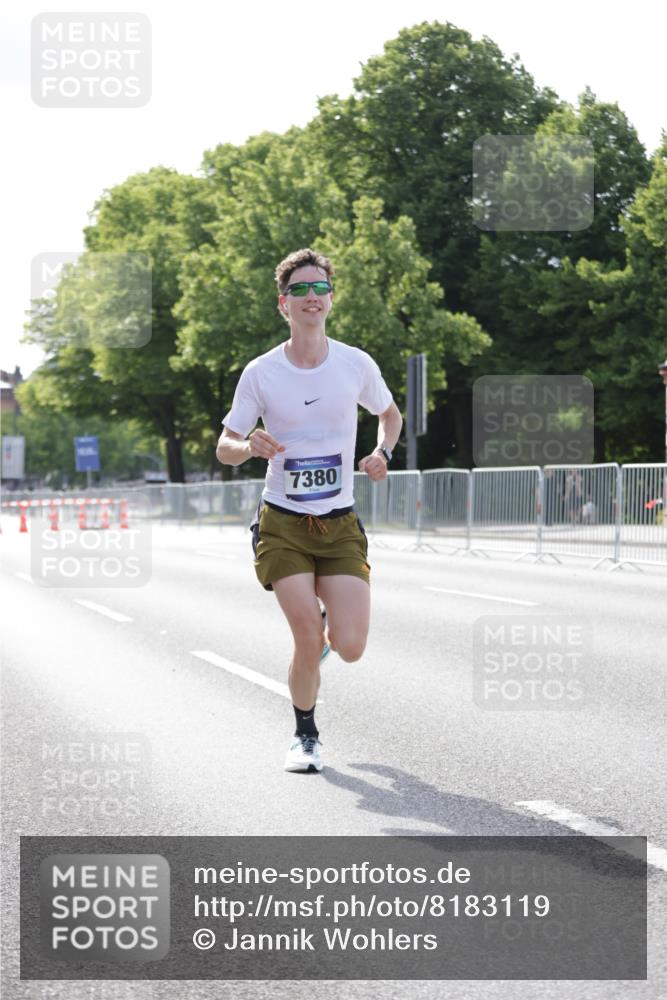 29.06.2025 - hella hamburg halbmarathon Jannik Wohlers http://msf.ph/oto/8183119 29.06.2025 09:42:59 Lombardsbrücke 1271, 6090, 7380, 9565, 9767, 10867, 13374, 14757, 15483, 15671, 18328, 18693, 18695, 18989 meine-sportfotos.de