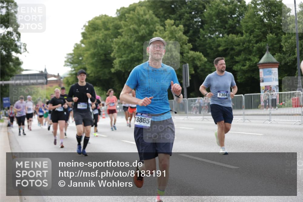 29.06.2025 - hella hamburg halbmarathon Jannik Wohlers http://msf.ph/oto/8183191 29.06.2025 10:23:13 Lombardsbrücke 1048, 1304, 2125, 4391, 4646, 5160, 5406, 6747, 7029, 8031, 8181, 8676, 9715, 10649, 11300, 11793, 12874, 14510, 14512, 14521, 15709, 15739, 15853, 16185, 16251, 16331, 17199, 17385, 18070, 18071, 18089, 18332, 18402, 18818, 18865 meine-sportfotos.de