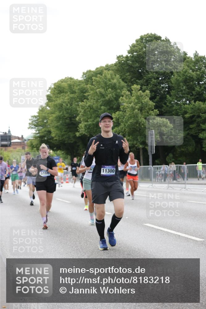 29.06.2025 - hella hamburg halbmarathon Jannik Wohlers http://msf.ph/oto/8183218 29.06.2025 10:23:15 Lombardsbrücke 1048, 1304, 2125, 4391, 4646, 5160, 5406, 6747, 7029, 8031, 8181, 8676, 9715, 10649, 11300, 11454, 11793, 12874, 13149, 14512, 14521, 15709, 15739, 15853, 16185, 16251, 16331, 17199, 17385, 18070, 18071, 18089, 18314, 18402, 18818, 18865 meine-sportfotos.de