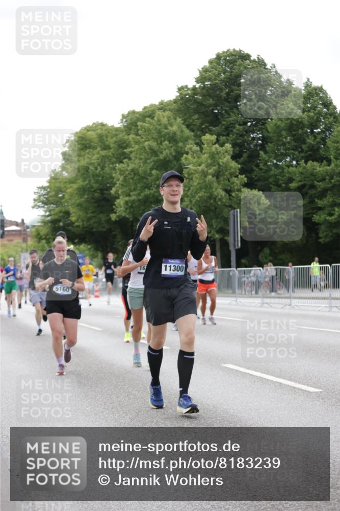 29.06.2025 - hella hamburg halbmarathon Jannik Wohlers http://msf.ph/oto/8183239 29.06.2025 10:23:15 Lombardsbrücke 1048, 1304, 2125, 4391, 4646, 5160, 5406, 6747, 7029, 8031, 8181, 8676, 9715, 10649, 11300, 11454, 11793, 12874, 13149, 14512, 14521, 15709, 15739, 15853, 16185, 16251, 16331, 17199, 17385, 18070, 18071, 18089, 18314, 18402, 18818, 18865 meine-sportfotos.de