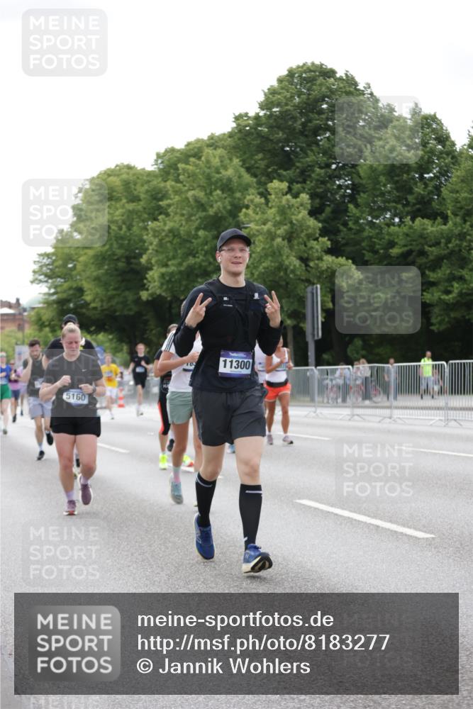 29.06.2025 - hella hamburg halbmarathon Jannik Wohlers http://msf.ph/oto/8183277 29.06.2025 10:23:15 Lombardsbrücke 1048, 1304, 2125, 4391, 4646, 5160, 5406, 6747, 7029, 8031, 8181, 8676, 9715, 10649, 11300, 11454, 11793, 12874, 13149, 14512, 14521, 15709, 15739, 15853, 16185, 16251, 16331, 17199, 17385, 18070, 18071, 18089, 18314, 18402, 18818, 18865 meine-sportfotos.de