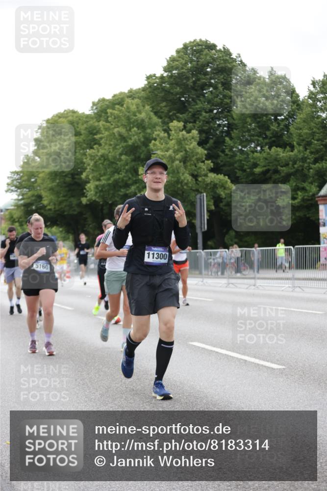 29.06.2025 - hella hamburg halbmarathon Jannik Wohlers http://msf.ph/oto/8183314 29.06.2025 10:23:15 Lombardsbrücke 1048, 1304, 2125, 4391, 4646, 5160, 5406, 6747, 7029, 8031, 8181, 8676, 9715, 10649, 11300, 11454, 11793, 12874, 13149, 14512, 14521, 15709, 15739, 15853, 16185, 16251, 16331, 17199, 17385, 18070, 18071, 18089, 18314, 18402, 18818, 18865 meine-sportfotos.de
