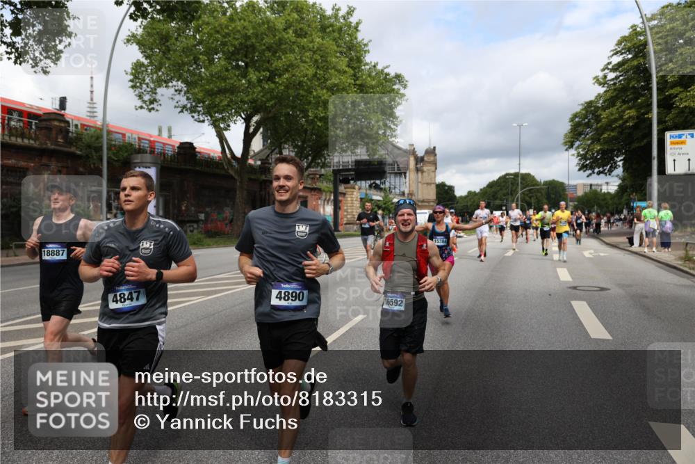 29.06.2025 - hella hamburg halbmarathon Yannick Fuchs http://msf.ph/oto/8183315 29.06.2025 10:43:20 20KM 1094, 1342, 1381, 1452, 1476, 2260, 2592, 2596, 2706, 2889, 3060, 3985, 4183, 4185, 4847, 4890, 5705, 6158, 7067, 7297, 8112, 8302, 8821, 9038, 9126, 9213, 9649, 9661, 9695, 10053, 10184, 10859, 10860, 11340, 11519, 11579, 11679, 11779, 11977, 12094, 12421, 12533, 13009, 13183, 13233, 13269, 13450, 13688, 15384, 15422, 15857, 15894, 16114, 16369, 16592, 16627, 17173, 17632, 18598, 18842, 18873, 18887 meine-sportfotos.de