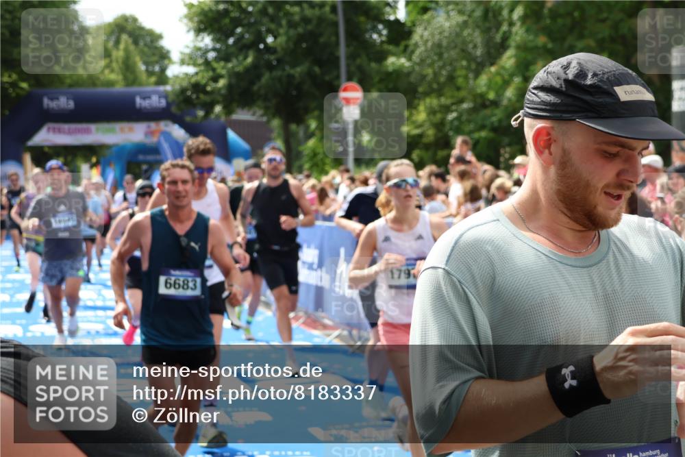 29.06.2025 - hella hamburg halbmarathon Zöllner http://msf.ph/oto/8183337 29.06.2025 10:41:11 Ziel 1136, 2568, 3332, 3618, 4380, 4871, 5709, 6683, 8122, 9358, 9659, 9815, 12895, 13268, 17100, 17620, 17971, 18045, 18049 meine-sportfotos.de