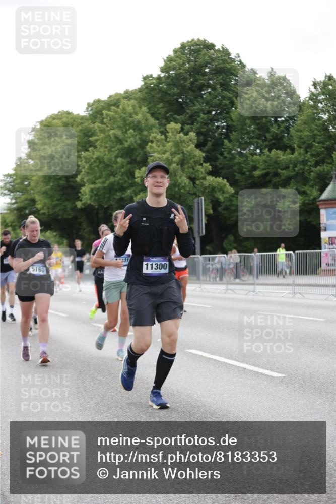 29.06.2025 - hella hamburg halbmarathon Jannik Wohlers http://msf.ph/oto/8183353 29.06.2025 10:23:15 Lombardsbrücke 1048, 1304, 2125, 4391, 4646, 5160, 5406, 6747, 7029, 8031, 8181, 8676, 9715, 10649, 11300, 11454, 11793, 12874, 13149, 14512, 14521, 15709, 15739, 15853, 16185, 16251, 16331, 17199, 17385, 18070, 18071, 18089, 18314, 18402, 18818, 18865 meine-sportfotos.de