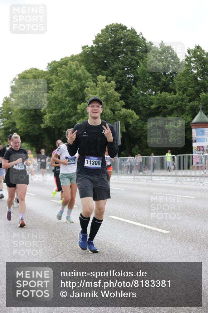 29.06.2025 - hella hamburg halbmarathon Jannik Wohlers http://msf.ph/oto/8183381 29.06.2025 10:23:15 Lombardsbrücke 1048, 1304, 2125, 4391, 4646, 5160, 5406, 6747, 7029, 8031, 8181, 8676, 9715, 10649, 11300, 11454, 11793, 12874, 13149, 14512, 14521, 15709, 15739, 15853, 16185, 16251, 16331, 17199, 17385, 18070, 18071, 18089, 18314, 18402, 18818, 18865 meine-sportfotos.de