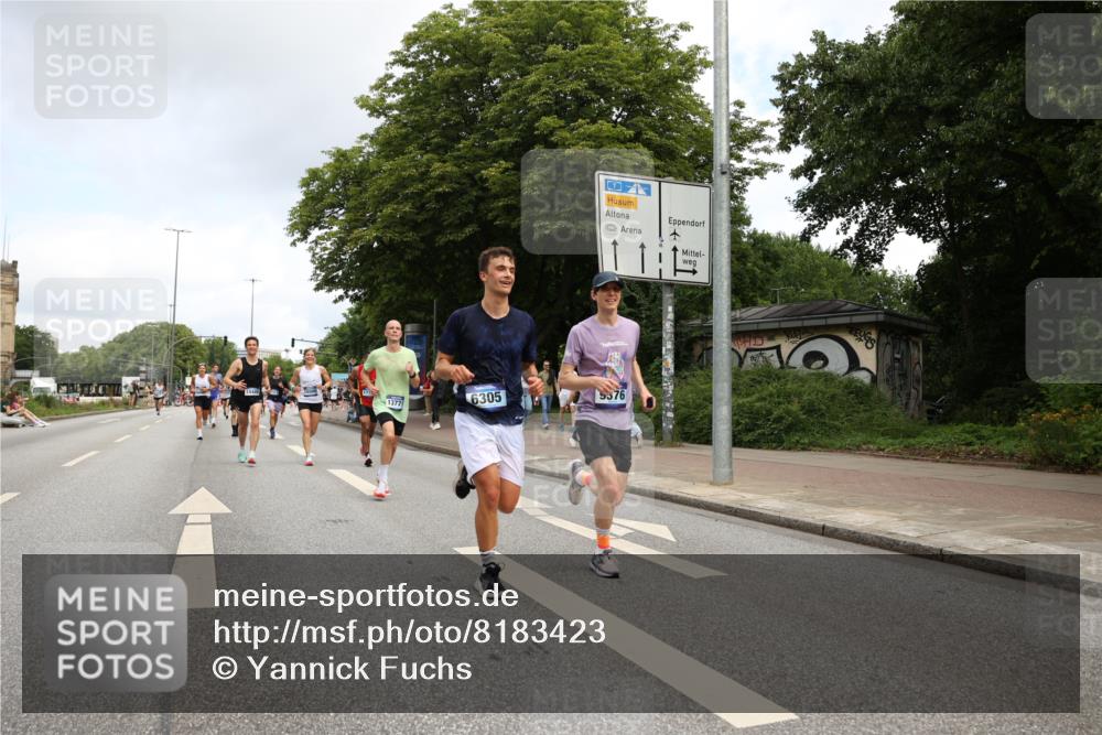 29.06.2025 - hella hamburg halbmarathon Yannick Fuchs http://msf.ph/oto/8183423 29.06.2025 10:28:59 20KM 1080, 2228, 2879, 3005, 5550, 6305, 7534, 7884, 7901, 9376, 9519, 10865, 11019, 11202, 11230, 13066, 13493, 13494, 13771, 14448, 14549, 15500, 15902, 16148, 16243, 16417, 17489, 17751, 17877, 18026, 18906 meine-sportfotos.de