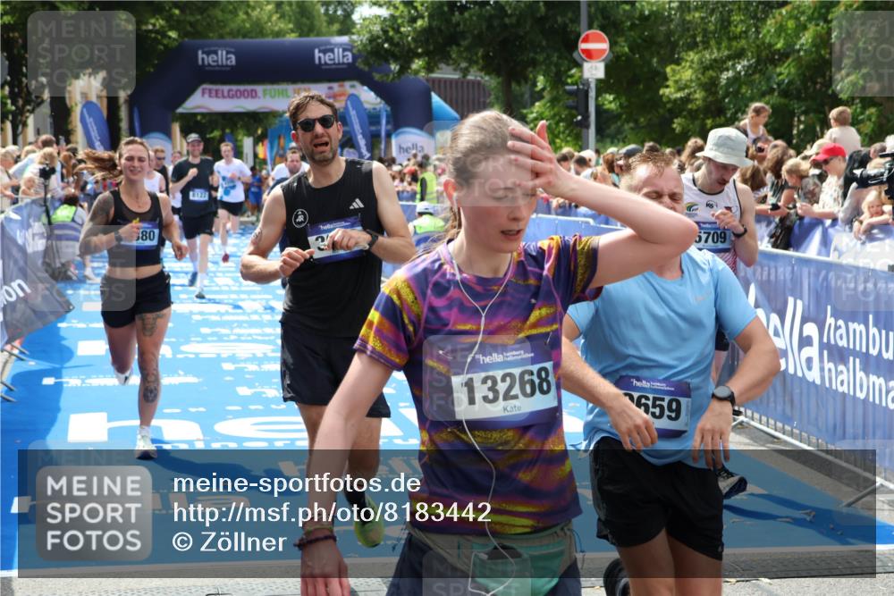 29.06.2025 - hella hamburg halbmarathon Zöllner http://msf.ph/oto/8183442 29.06.2025 10:41:16 Ziel 3332, 3618, 4205, 4380, 5387, 5709, 6901, 8122, 9659, 9711, 10375, 12434, 12895, 17834 meine-sportfotos.de