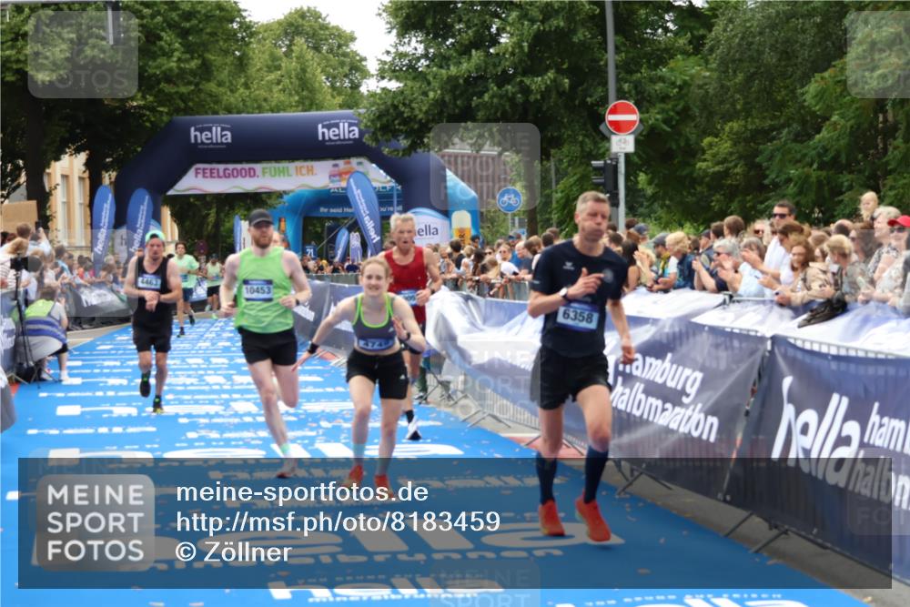 29.06.2025 - hella hamburg halbmarathon Zöllner http://msf.ph/oto/8183459 29.06.2025 10:32:59 Ziel 4463, 4749, 6358, 10453, 12290, 18679, 18687, 19059 meine-sportfotos.de
