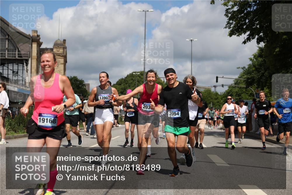 29.06.2025 - hella hamburg halbmarathon Yannick Fuchs http://msf.ph/oto/8183489 29.06.2025 11:38:56 20KM 1961, 2038, 2054, 2134, 2313, 2766, 2976, 3808, 4245, 4483, 5059, 5224, 5268, 6153, 7124, 7303, 7431, 7927, 7983, 8243, 8967, 9243, 9978, 10001, 10644, 10888, 10901, 11244, 11464, 12218, 12343, 12439, 12903, 12904, 13861, 13877, 13903, 14002, 14127, 14405, 14937, 14959, 15030, 15762, 15852, 15933, 16232, 16297, 16837, 16955, 17339, 17547, 17744, 17868, 18280, 18283, 18934, 18935, 19168 meine-sportfotos.de