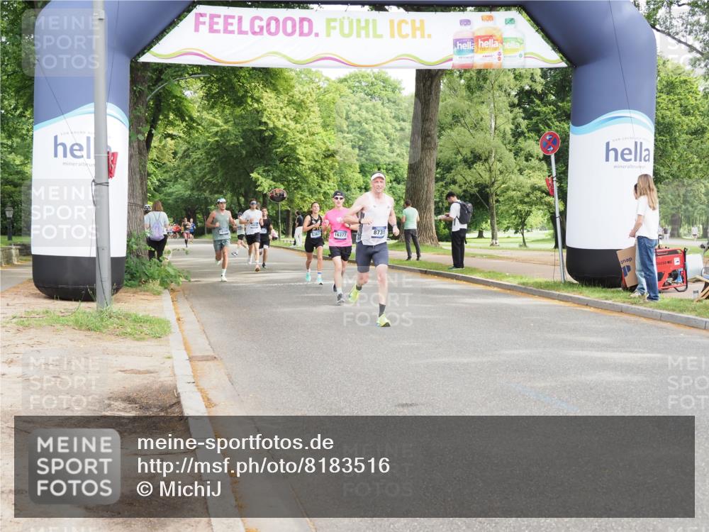 29.06.2025 - hella hamburg halbmarathon MichiJ http://msf.ph/oto/8183516 29.06.2025 10:17:51 Zwischen KM18-KM19 4678, 7651, 8731, 12529, 15576, 17354, 18567, 19042 meine-sportfotos.de