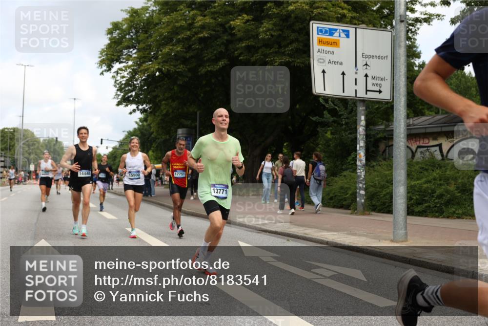 29.06.2025 - hella hamburg halbmarathon Yannick Fuchs http://msf.ph/oto/8183541 29.06.2025 10:28:59 20KM 1080, 2228, 2879, 3005, 5550, 6305, 7534, 7884, 7901, 9376, 9519, 10865, 11019, 11202, 11230, 13066, 13493, 13494, 13771, 14448, 14549, 15500, 15902, 16148, 16243, 16417, 17489, 17751, 17877, 18026, 18906 meine-sportfotos.de
