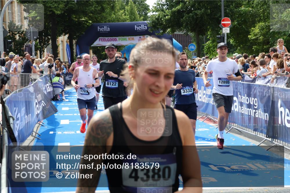 29.06.2025 - hella hamburg halbmarathon Zöllner http://msf.ph/oto/8183579 29.06.2025 10:41:19 Ziel 3332, 4205, 4303, 5387, 6901, 8122, 9711, 10375, 12434, 12895, 13876, 17834, 18764 meine-sportfotos.de