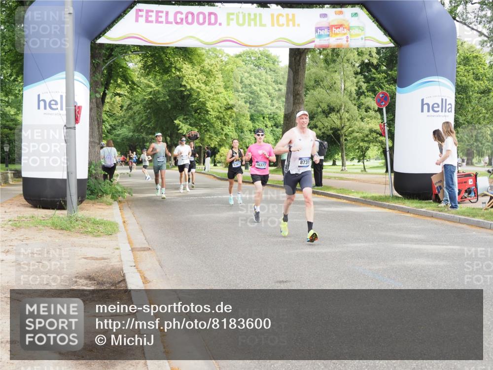 29.06.2025 - hella hamburg halbmarathon MichiJ http://msf.ph/oto/8183600 29.06.2025 10:17:51 Zwischen KM18-KM19 4678, 7651, 8731, 12529, 15576, 17354, 18567, 19042 meine-sportfotos.de