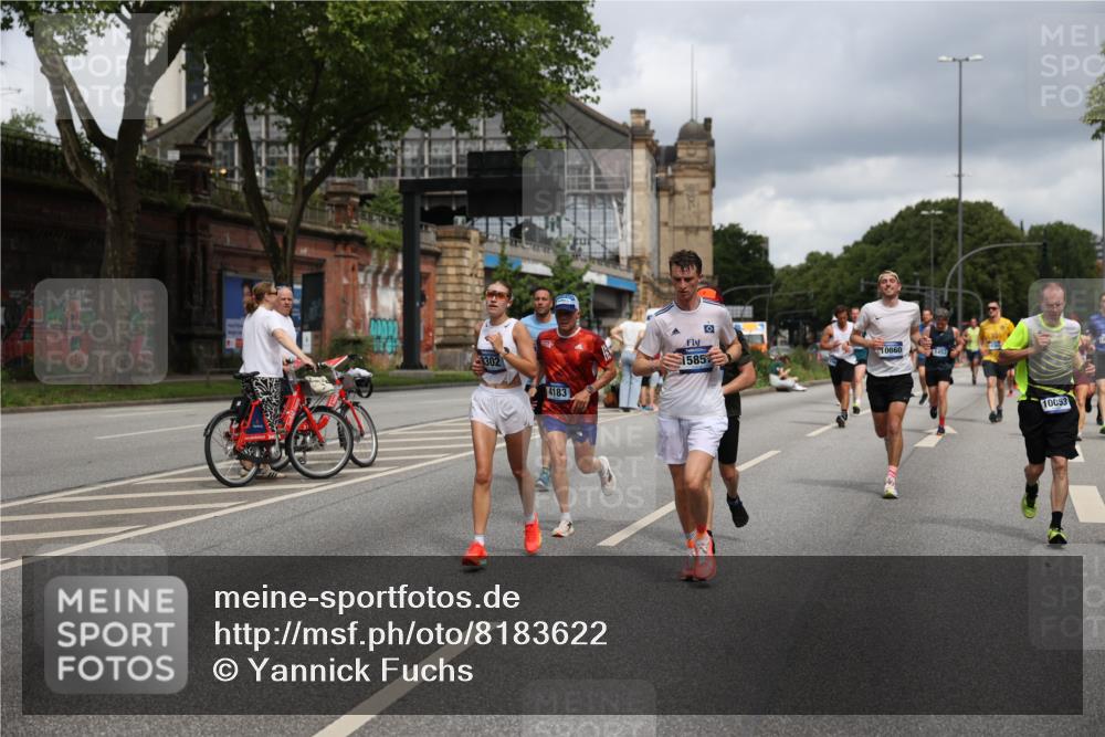 29.06.2025 - hella hamburg halbmarathon Yannick Fuchs http://msf.ph/oto/8183622 29.06.2025 10:43:22 20KM 1094, 1342, 1381, 1452, 1476, 2260, 2504, 2592, 2596, 2706, 2889, 3060, 4183, 4185, 4847, 4890, 5460, 5705, 6158, 7067, 7297, 8112, 8302, 8821, 9038, 9126, 9213, 9463, 9649, 9661, 9695, 10053, 10184, 10859, 10860, 11340, 11519, 11579, 11679, 11779, 11977, 12094, 12421, 12533, 13009, 13183, 13233, 13269, 13450, 13688, 15384, 15422, 15523, 15857, 15894, 16114, 16369, 16592, 16627, 17173, 17632, 18598, 18842, 18873, 18887 meine-sportfotos.de