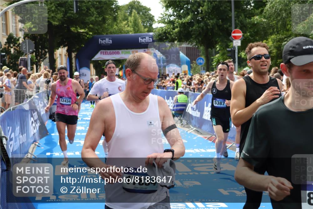 29.06.2025 - hella hamburg halbmarathon Zöllner http://msf.ph/oto/8183647 29.06.2025 10:41:21 Ziel 1570, 4205, 4303, 5387, 6771, 6901, 7432, 9711, 10375, 12434, 13876, 16816, 17834, 18764 meine-sportfotos.de