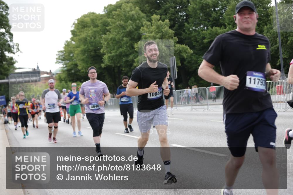 29.06.2025 - hella hamburg halbmarathon Jannik Wohlers http://msf.ph/oto/8183648 29.06.2025 10:23:20 Lombardsbrücke 1304, 1545, 2125, 2489, 4122, 4391, 4646, 4990, 5055, 5160, 5358, 5406, 6747, 8031, 8149, 8181, 8676, 9715, 10649, 11044, 11300, 11454, 11793, 13149, 14521, 15739, 15853, 16251, 16331, 17199, 17385, 17513, 18070, 18071, 18091, 18314, 18745, 18865, 18998, 19017 meine-sportfotos.de