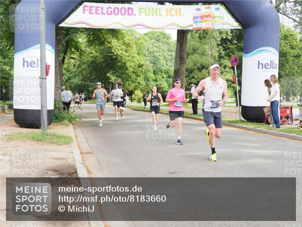 29.06.2025 - hella hamburg halbmarathon MichiJ http://msf.ph/oto/8183660 29.06.2025 10:17:52 Zwischen KM18-KM19 4678, 7651, 8731, 10106, 12529, 15576, 16377, 18567 meine-sportfotos.de