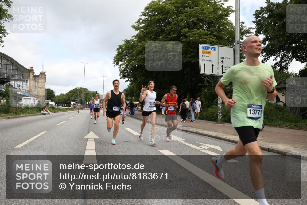 29.06.2025 - hella hamburg halbmarathon Yannick Fuchs http://msf.ph/oto/8183671 29.06.2025 10:29:00 20KM 1080, 2228, 2879, 3005, 5550, 6305, 7534, 7884, 7901, 9376, 9519, 11019, 11202, 11230, 13493, 13494, 13771, 14448, 14549, 15500, 15902, 16148, 16243, 16417, 17489, 17751, 17877, 18026, 18906 meine-sportfotos.de