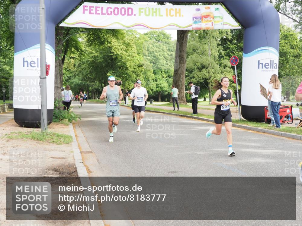 29.06.2025 - hella hamburg halbmarathon MichiJ http://msf.ph/oto/8183777 29.06.2025 10:17:54 Zwischen KM18-KM19 4678, 5367, 8731, 10106, 16377, 18567, 18832 meine-sportfotos.de