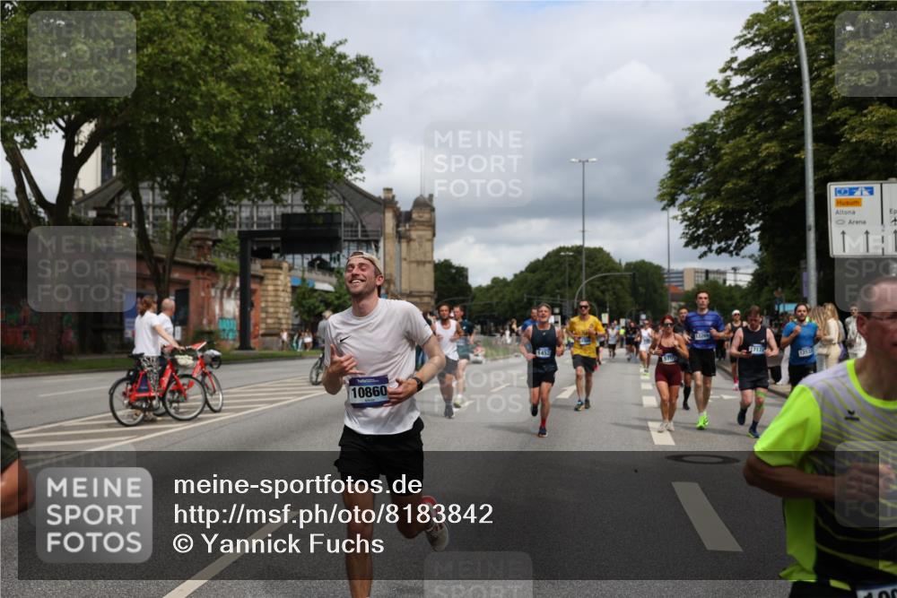 29.06.2025 - hella hamburg halbmarathon Yannick Fuchs http://msf.ph/oto/8183842 29.06.2025 10:43:25 20KM 1094, 1342, 1381, 1452, 1476, 2013, 2504, 2592, 2596, 2706, 2889, 2937, 3060, 4017, 4183, 4185, 4847, 4890, 5460, 5705, 6158, 7067, 7297, 8112, 8302, 8821, 9038, 9126, 9213, 9463, 9619, 9649, 9661, 9695, 10053, 10184, 10859, 10860, 11340, 11519, 11579, 11679, 11779, 11977, 12094, 12421, 12533, 12670, 13233, 13269, 13688, 14526, 15384, 15422, 15523, 15857, 15894, 16114, 16369, 16592, 16627, 16731, 17173, 17632, 18842, 18873, 18887 meine-sportfotos.de