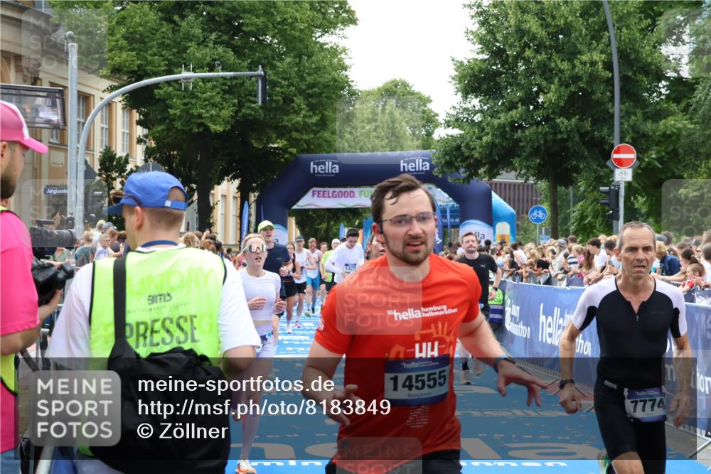 29.06.2025 - hella hamburg halbmarathon Zöllner http://msf.ph/oto/8183849 29.06.2025 10:41:34 Ziel 2579, 2797, 3204, 4893, 5987, 7774, 7796, 8358, 9885, 10894, 12588, 13457, 14275, 14555, 16084, 17159, 17882, 18412, 18442, 18491 meine-sportfotos.de