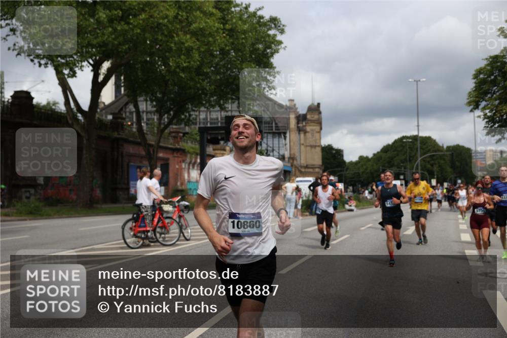 29.06.2025 - hella hamburg halbmarathon Yannick Fuchs http://msf.ph/oto/8183887 29.06.2025 10:43:26 20KM 1094, 1342, 1381, 1452, 1476, 2013, 2504, 2592, 2596, 2706, 2889, 2937, 3060, 4017, 4183, 4185, 4832, 4847, 4890, 5460, 5705, 6158, 7067, 7297, 8112, 8302, 8821, 9038, 9126, 9213, 9463, 9619, 9649, 9695, 9924, 10053, 10184, 10859, 10860, 11340, 11519, 11579, 11679, 11779, 11819, 11977, 12094, 12421, 12533, 12670, 13233, 13269, 13688, 14526, 15422, 15523, 15857, 15894, 16114, 16369, 16592, 16627, 16731, 17173, 17632, 18058, 18842, 18873, 18887 meine-sportfotos.de