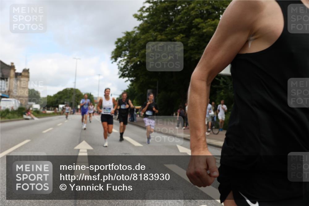 29.06.2025 - hella hamburg halbmarathon Yannick Fuchs http://msf.ph/oto/8183930 29.06.2025 10:29:02 20KM 1080, 2228, 2879, 3005, 5550, 6305, 7534, 7884, 7901, 9376, 9519, 11019, 11202, 11230, 13771, 14448, 14549, 15500, 15902, 16148, 16243, 16417, 17751, 17877, 18026, 18837, 18906 meine-sportfotos.de