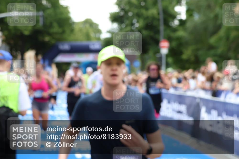 29.06.2025 - hella hamburg halbmarathon Zöllner http://msf.ph/oto/8183933 29.06.2025 10:41:37 Ziel 2579, 5987, 8358, 9885, 10894, 12588, 13457, 13714, 14275, 16084, 17159, 18442, 18491 meine-sportfotos.de