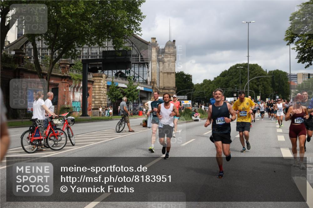 29.06.2025 - hella hamburg halbmarathon Yannick Fuchs http://msf.ph/oto/8183951 29.06.2025 10:43:26 20KM 1094, 1342, 1381, 1452, 1476, 2013, 2504, 2592, 2596, 2706, 2889, 2937, 3060, 4017, 4183, 4185, 4832, 4847, 4890, 5460, 5705, 6158, 7067, 7297, 8112, 8302, 8821, 9038, 9126, 9213, 9463, 9619, 9649, 9695, 9924, 10053, 10184, 10859, 10860, 11340, 11519, 11579, 11679, 11779, 11819, 11977, 12094, 12421, 12533, 12670, 13233, 13269, 13688, 14526, 15422, 15523, 15857, 15894, 16114, 16369, 16592, 16627, 16731, 17173, 17632, 18058, 18842, 18873, 18887 meine-sportfotos.de