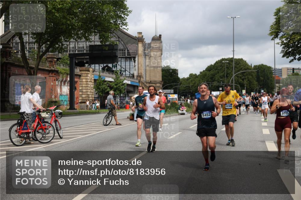 29.06.2025 - hella hamburg halbmarathon Yannick Fuchs http://msf.ph/oto/8183956 29.06.2025 10:43:26 20KM 1094, 1342, 1381, 1452, 1476, 2013, 2504, 2592, 2596, 2706, 2889, 2937, 3060, 4017, 4183, 4185, 4832, 4847, 4890, 5460, 5705, 6158, 7067, 7297, 8112, 8302, 8821, 9038, 9126, 9213, 9463, 9619, 9649, 9695, 9924, 10053, 10184, 10859, 10860, 11340, 11519, 11579, 11679, 11779, 11819, 11977, 12094, 12421, 12533, 12670, 13233, 13269, 13688, 14526, 15422, 15523, 15857, 15894, 16114, 16369, 16592, 16627, 16731, 17173, 17632, 18058, 18842, 18873, 18887 meine-sportfotos.de
