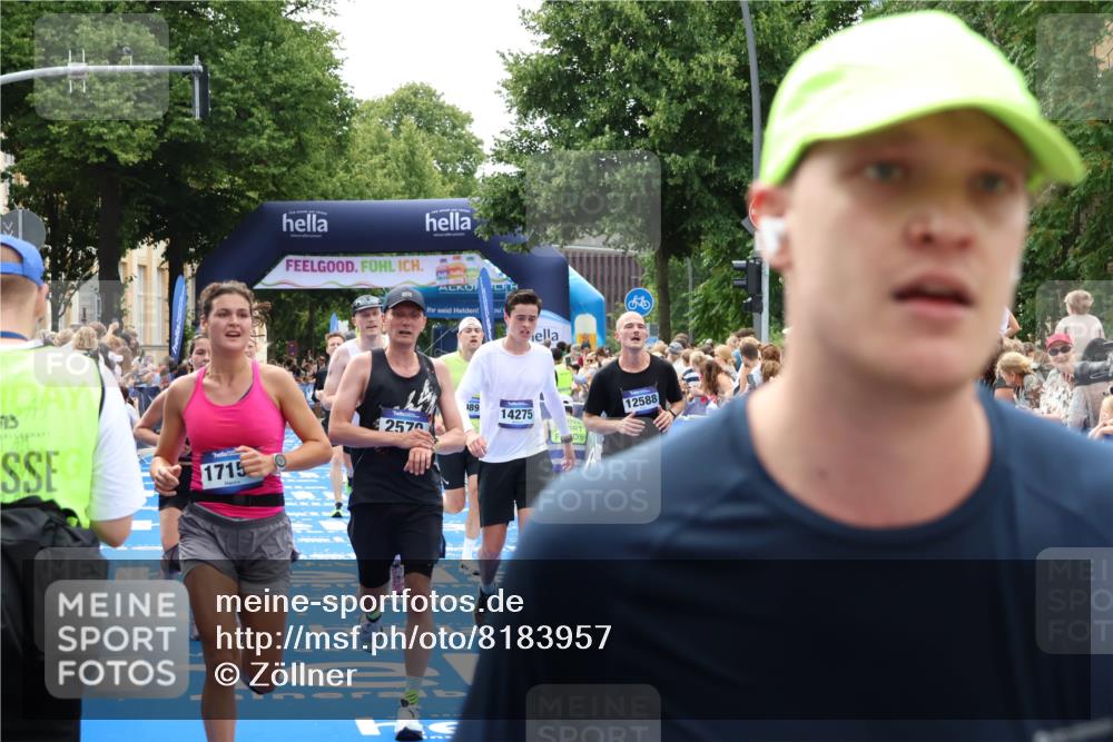 29.06.2025 - hella hamburg halbmarathon Zöllner http://msf.ph/oto/8183957 29.06.2025 10:41:38 Ziel 2579, 5987, 8358, 9885, 10894, 12588, 13457, 13714, 14275, 16084, 17159, 18442, 18491 meine-sportfotos.de
